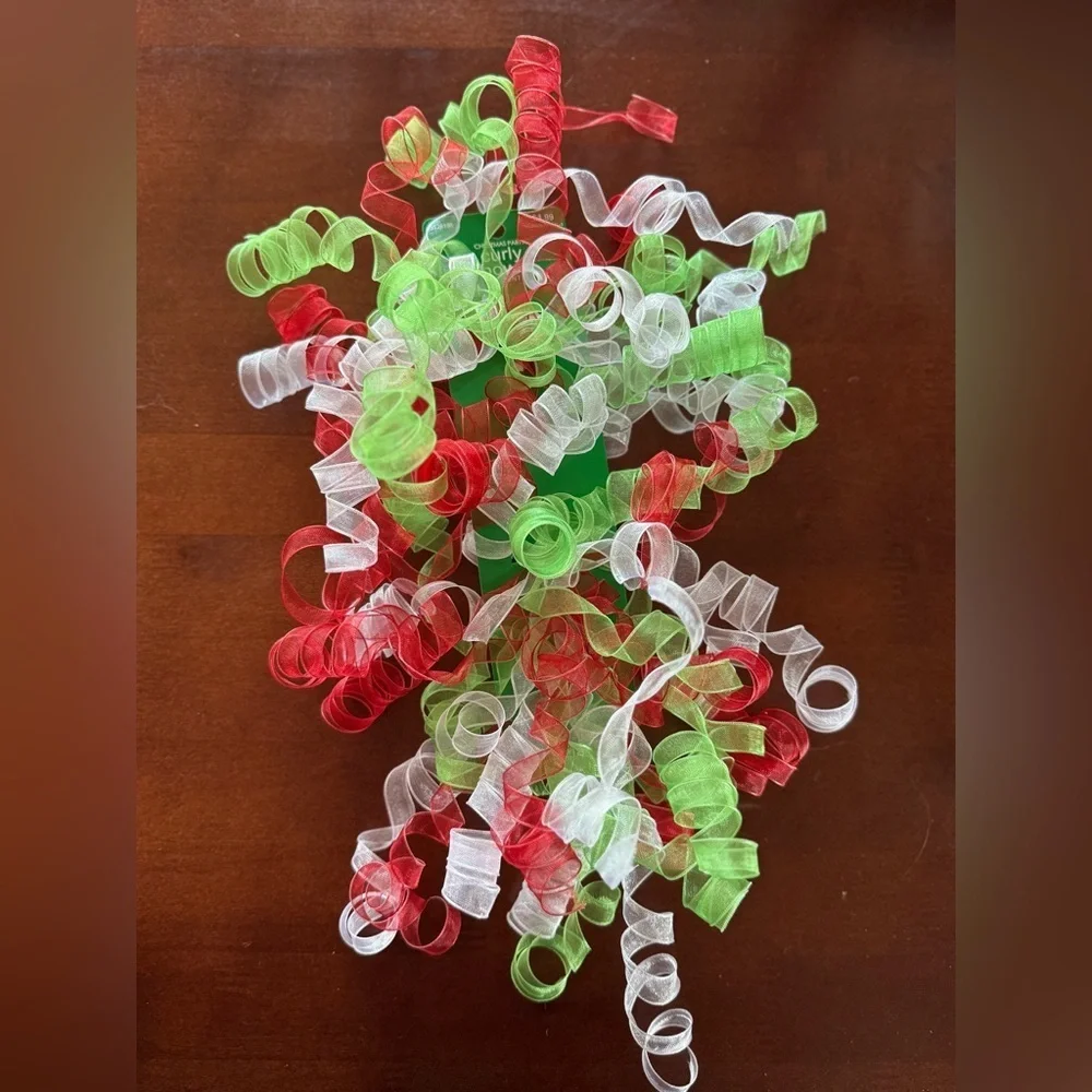 3/ for$15 🍒 Holiday Party Bundle - Plates, Bows, Paper Shred - NEW w TAGS 🏷️